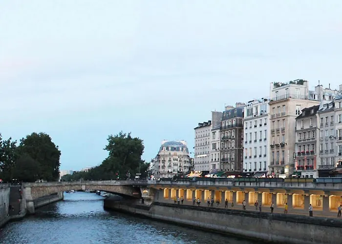 Odeon , Saint Michel Equipe * 파리